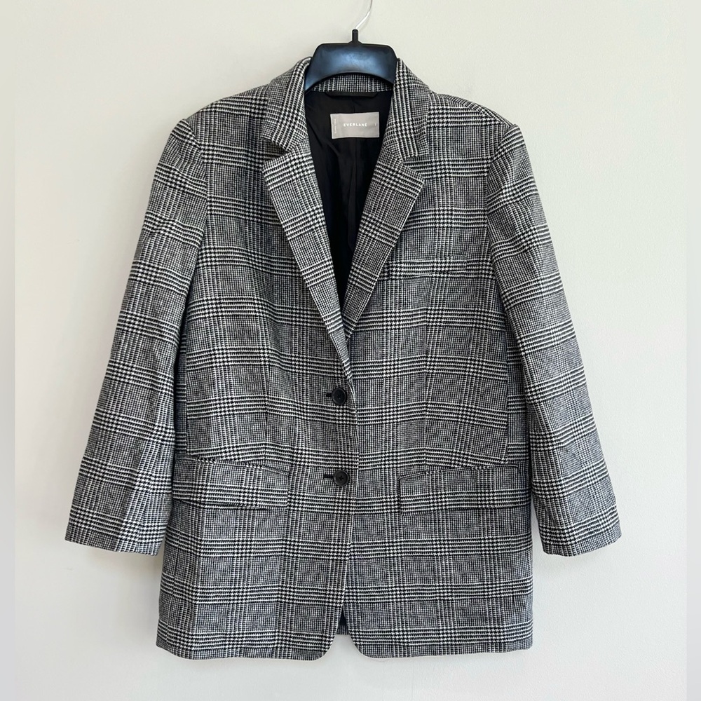 Everlane The Oversized Glen Plaid Wool Blend Two Button Blazer in Grey/Black, 2